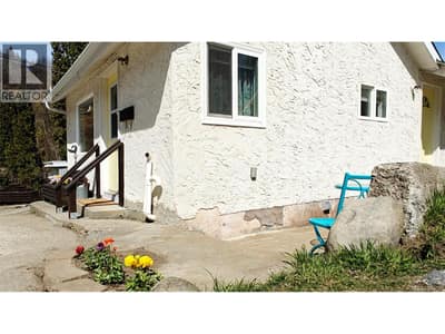 521 TURNER Street, Warfield