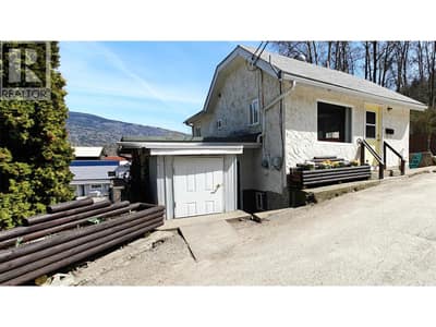 521 TURNER Street, Warfield