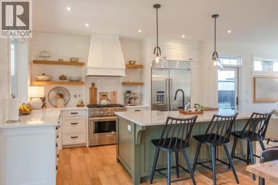 876 JOHNSON Street, Summerland