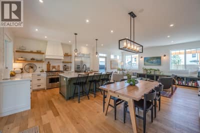 876 JOHNSON Street, Summerland