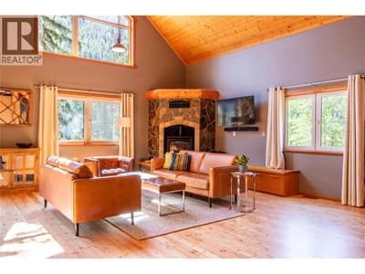 1957 Greywolf Drive, Panorama