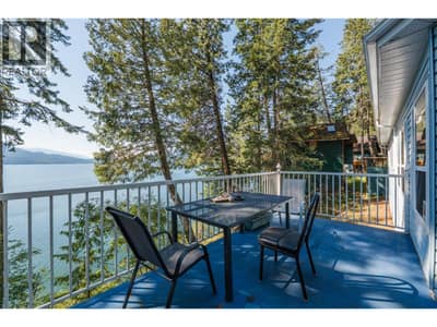 4218 Woodbury Village Road, Ainsworth