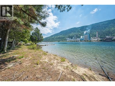 3824 Broadwater Road, Castlegar