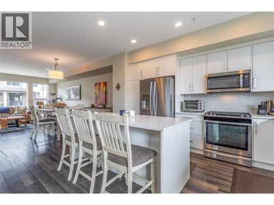 Bright kitchen with lots of cupboard space!