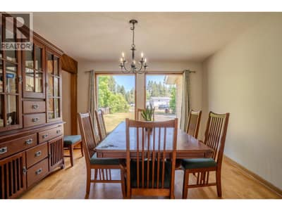 4289 DUNSMUIR Road, Barriere