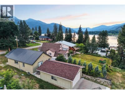 1640 Ode Road, Christina Lake