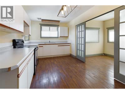 320 Okanagan Avenue SE, Salmon Arm