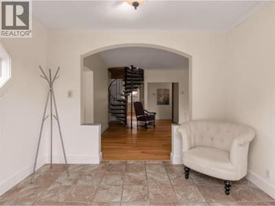 410 Upper Bench Road N, Penticton