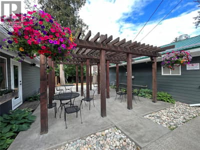 1885 BAKERY FRONTAGE Road, Christina Lake