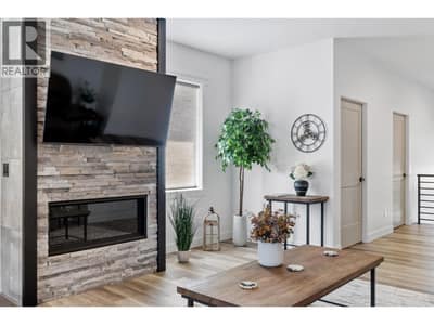 712 Lake Court, West Kelowna