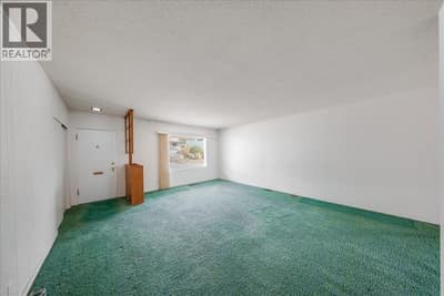 916 Thackeray Street, Warfield