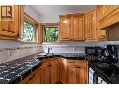 7621 Hudson Road, Anglemont