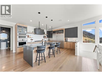 9815 Beacon Hill Crescent, Lake Country