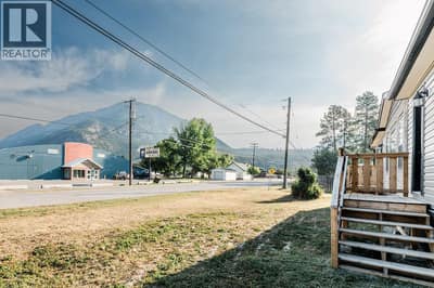 8948 Rundle Place, Canal Flats