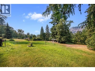 1562 Arrow Lakes Drive, Castlegar