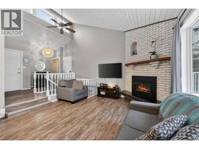 Upstairs living room and entrance