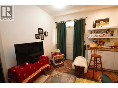 6941 MEADOWS Drive, Oliver