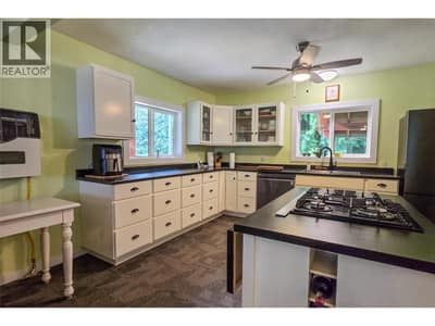 475 Westside Road, Trout Lake