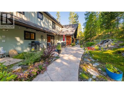 134 Riondel Road, Kootenay Bay