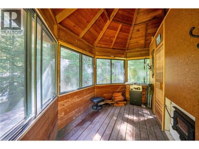 327 Salmon Creek Road, Beaton