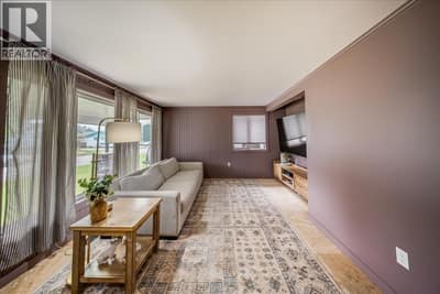 1021 Regan Crescent, Trail