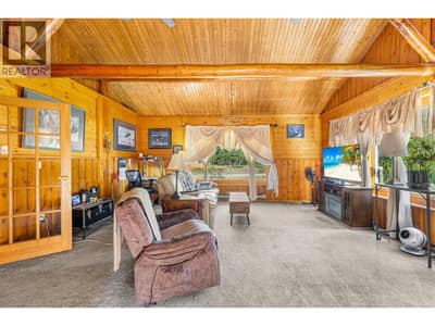 9889 Highway 3/95, Yahk