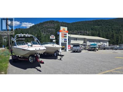 1600 McGregor Frontage Road, Christina Lake