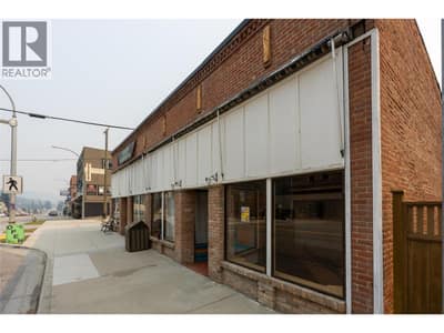 302 Copper Avenue S, Greenwood
