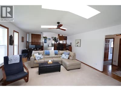 302 5th Street NW, Nakusp