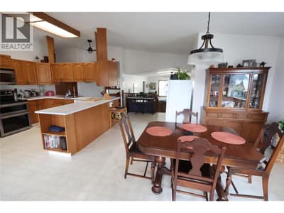 302 5th Street NW, Nakusp