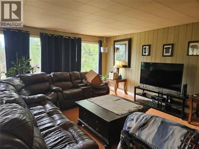 384 6 Highway S, Nakusp