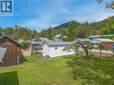 1610 EASTMAN Avenue, Riondel