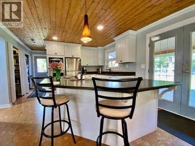 2916 BARRIERE LAKES Road, Barriere