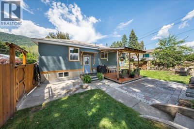 526 12TH Avenue, Genelle