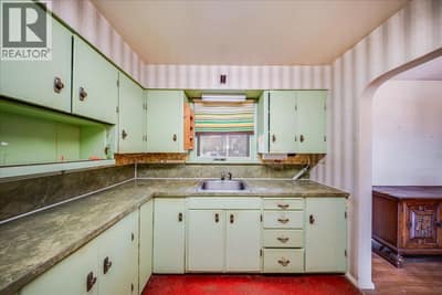 664 Forrest Drive, Warfield