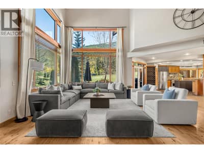 1802 GREYWOLF Drive, Panorama