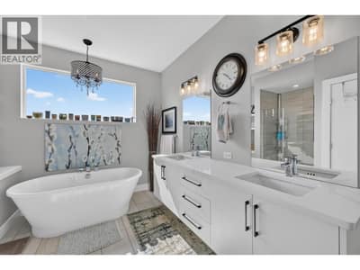 2359 Hawks Boulevard, West Kelowna