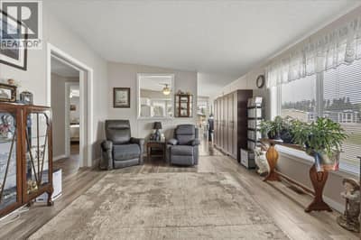 Large living room, also freshly painted with new trim!