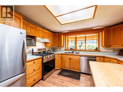 541 Bear Road, Salmo