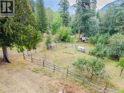 3360 Little Slocan South Road, Passmore