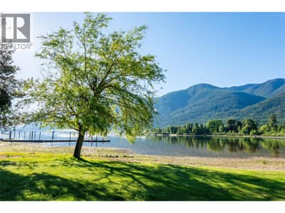 6158 REDFISH Road, Nelson