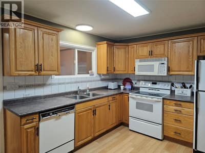 301 5TH Street NW, Nakusp