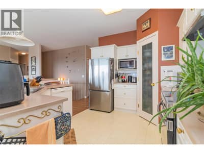 843 Lone Pine Drive, Kelowna