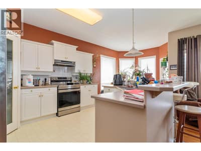 843 Lone Pine Drive, Kelowna