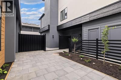 Your own private courtyard between the kitchen and garage fully fenced for your pet.