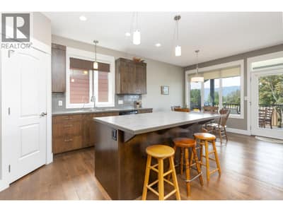 221 24 Street NE, Salmon Arm