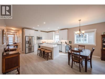 389 10th Avenue, Keremeos