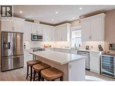 389 10th Avenue, Keremeos