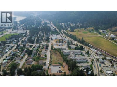 502 11th Avenue, Castlegar