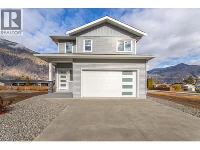 396 11th Avenue, Keremeos